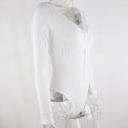 Gallery viewerに画像を読み込む, ホワイトフロントボタンVネックロングスリーブボディスーツ