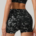 Gallery viewerに画像を読み込む, シルバープリントデザインフィットネスシリーズショートレギンス