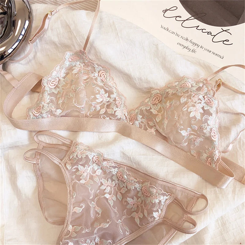 DEROSSI トライアングル フローラルエンブロイダリー シアー ブラショーツSET