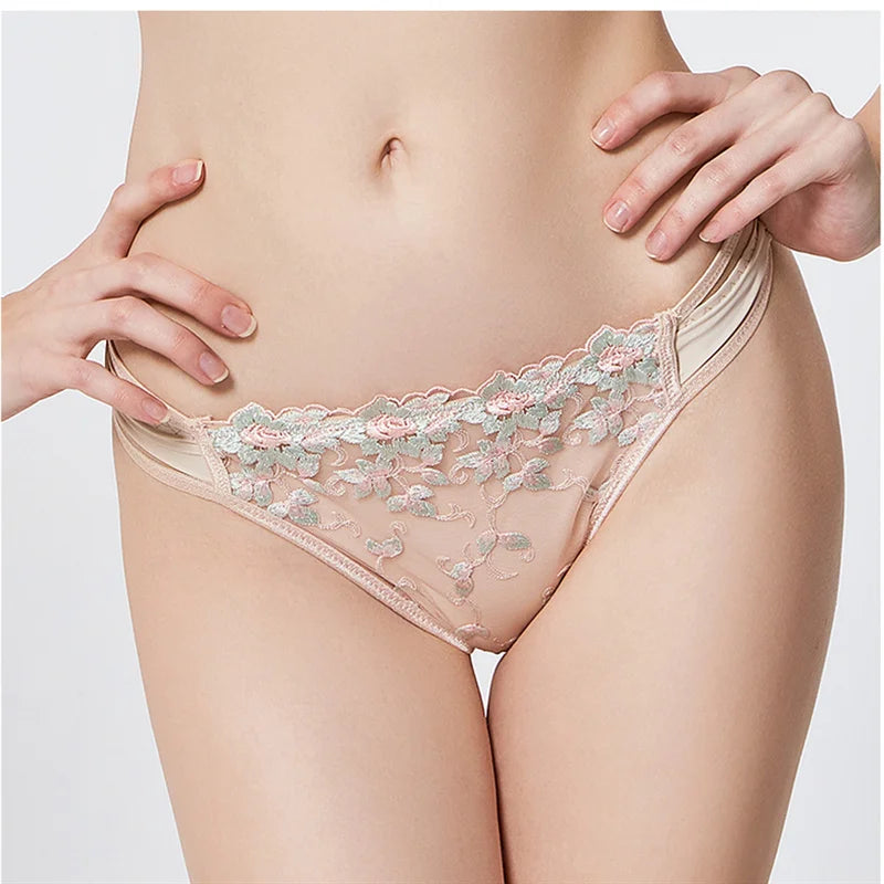 DEROSSI トライアングル フローラルエンブロイダリー シアー ブラショーツSET