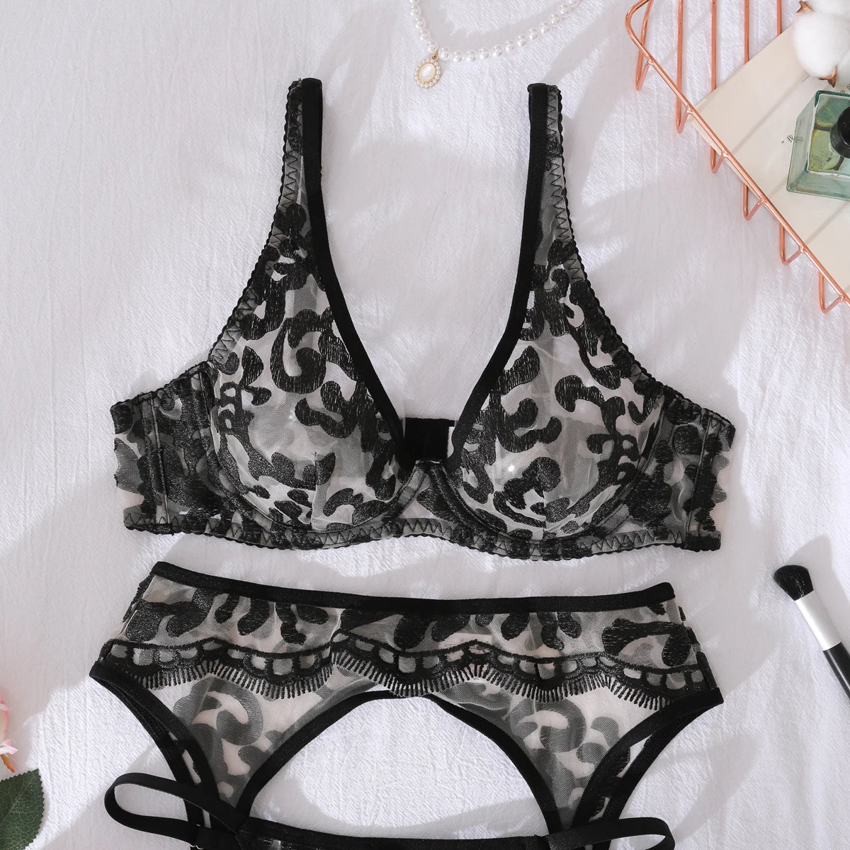 シアーブラック・フローラルセットディープVカットブラガーターショーツ3セット