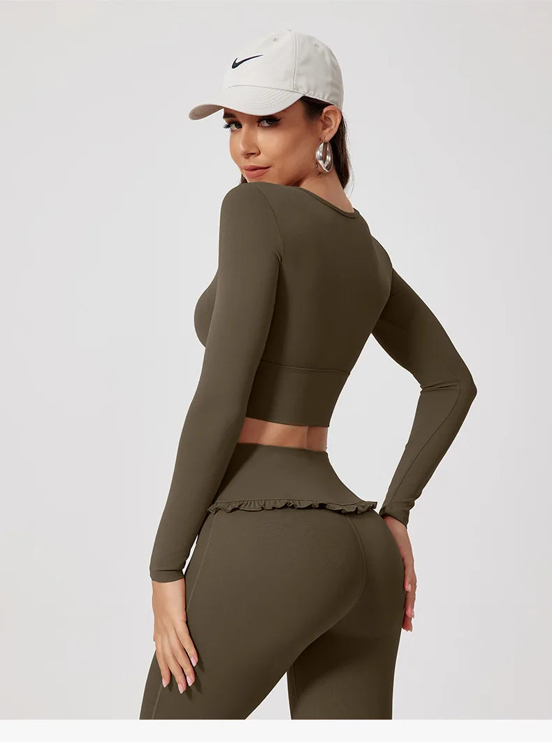 DEROSSI フリルトリム長袖ヨガセットアップ エボニー 商品写真 2