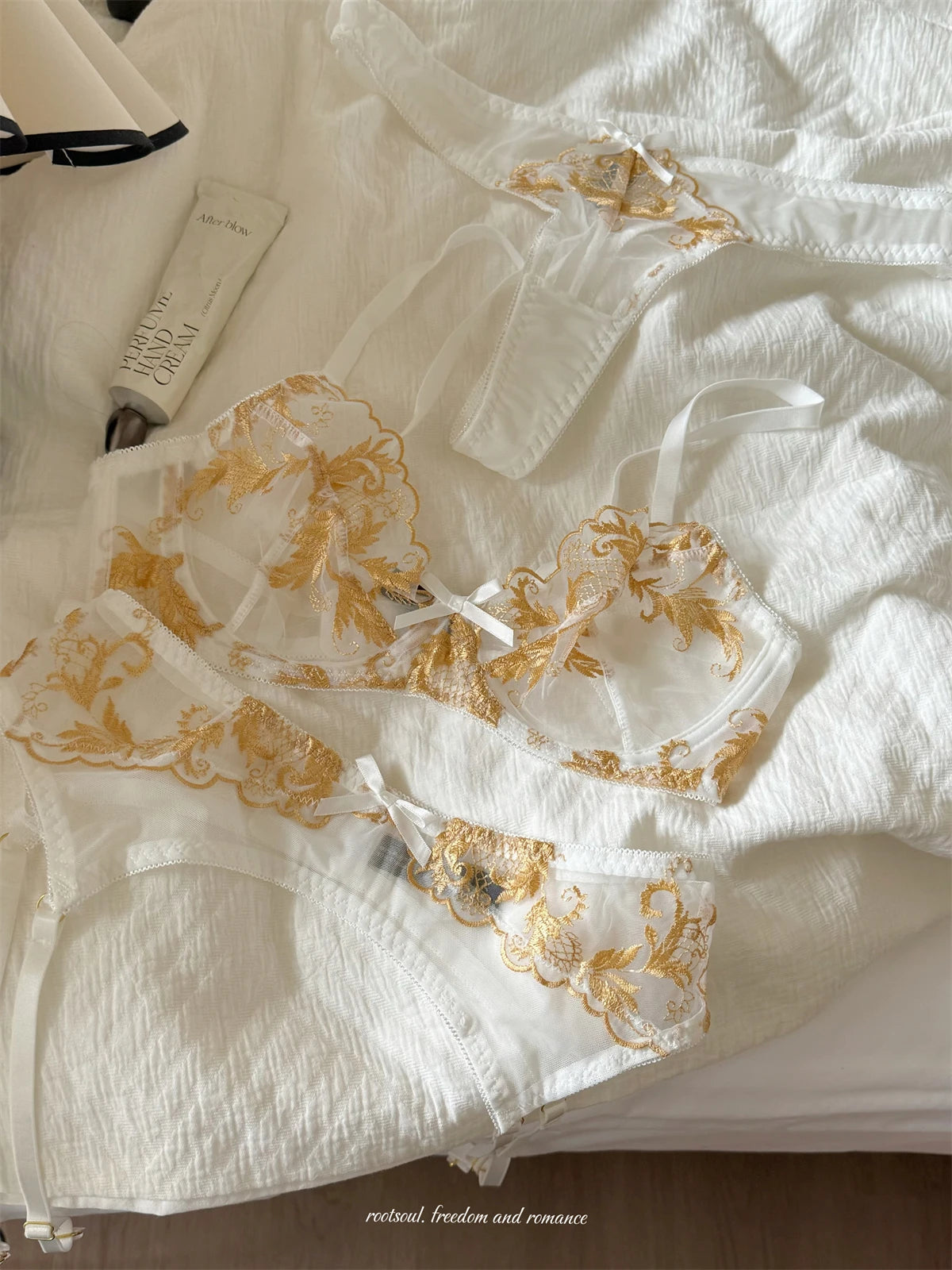 DeRossi ホワイトシアーレース・スカルプトリフトランジェリー 3セット