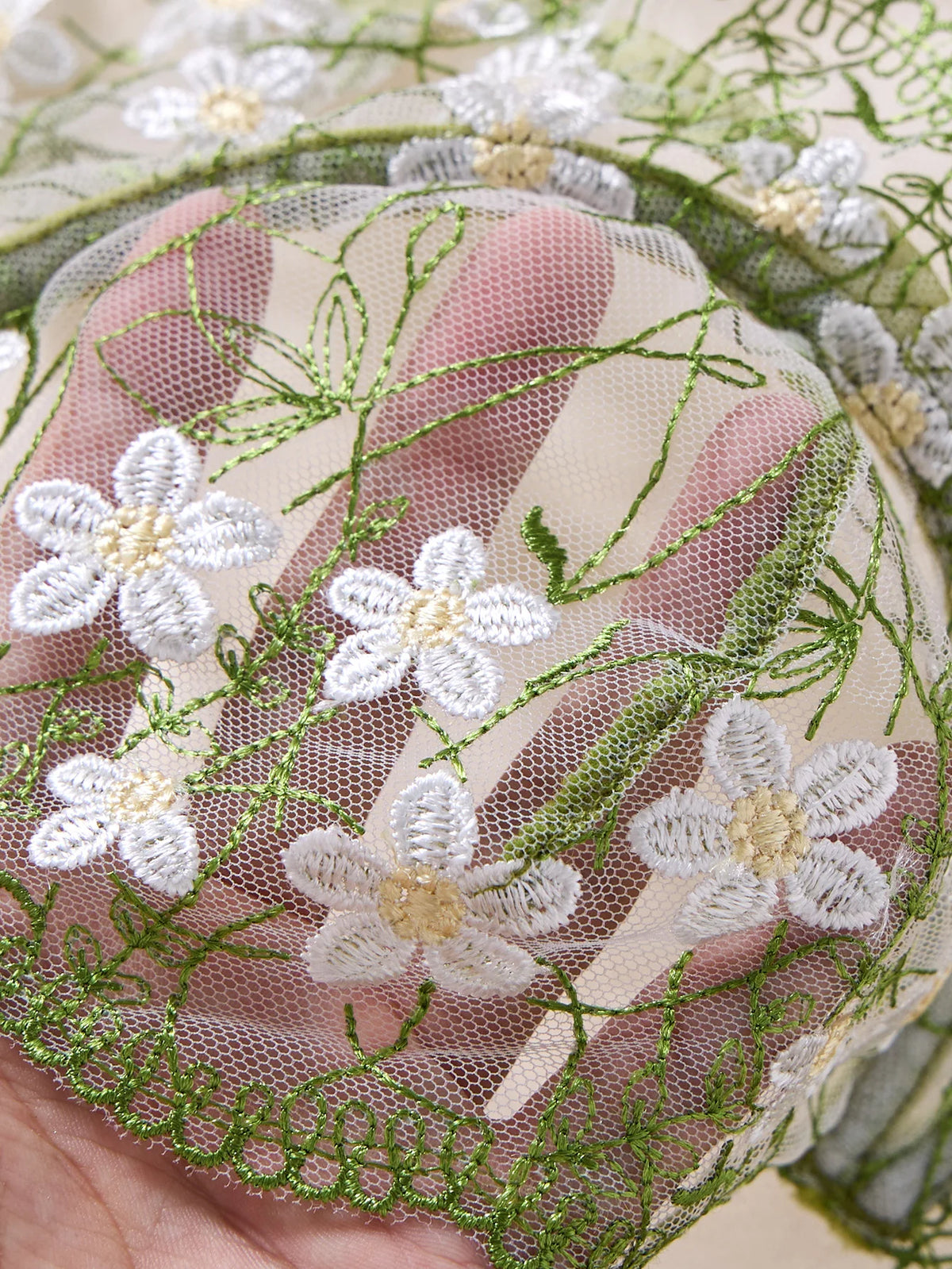 DEROSSI セージグリーン小花刺繍 ブラ＆Tバックセット セージグリーン 商品写真5