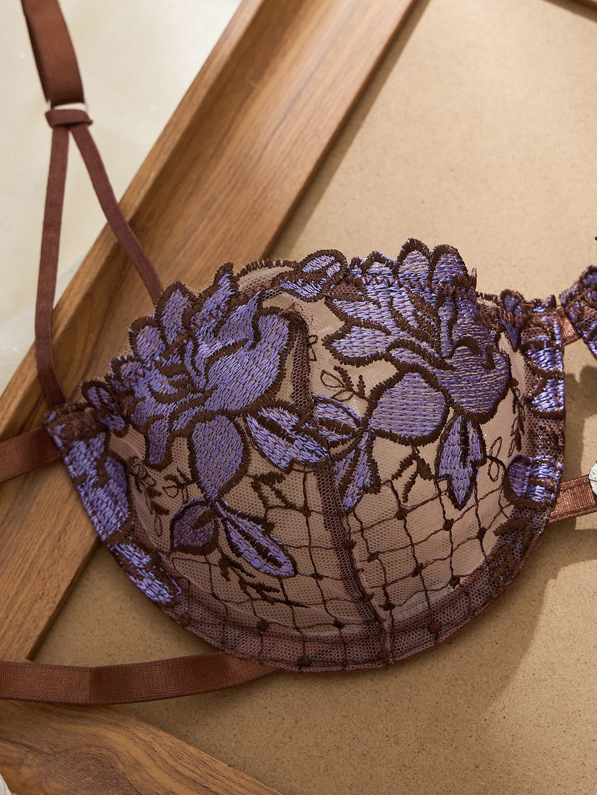 DEROSSI ブラウン×パープル 花柄刺繍 ブラショーツセット ブラウン×パープル 花柄刺繍のカップ