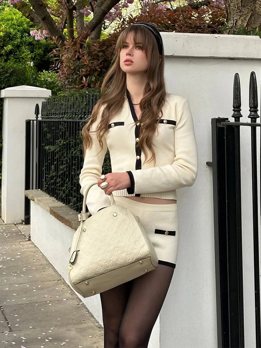 コントラストスリム ニットセットアップ（Vネックカーディガン＆ショートパンツ）