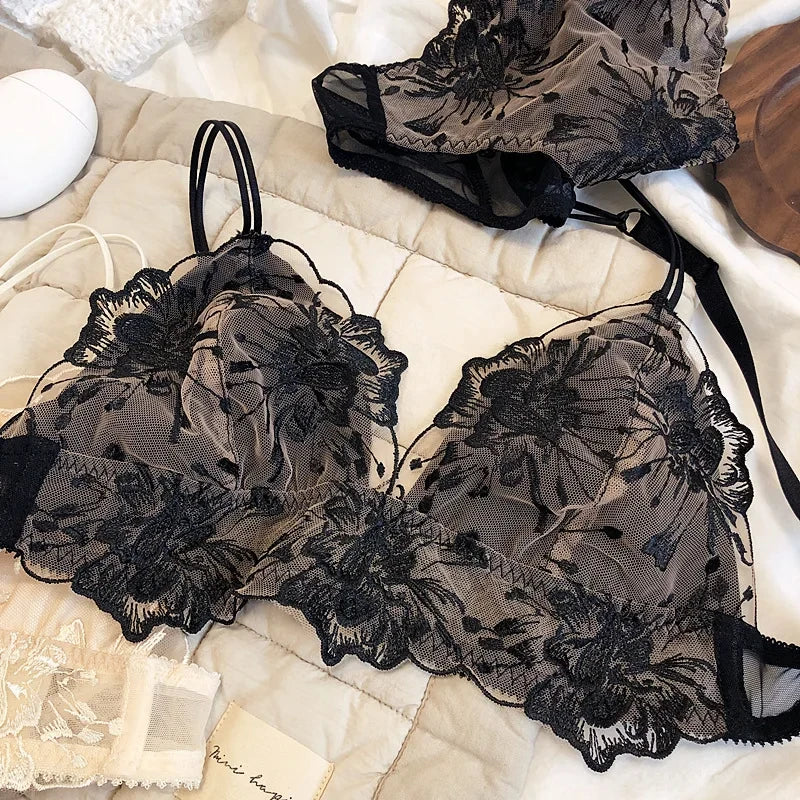 DEROSSI フローラルエンブロイダリー シアー ノンワイヤー ブラショーツSET