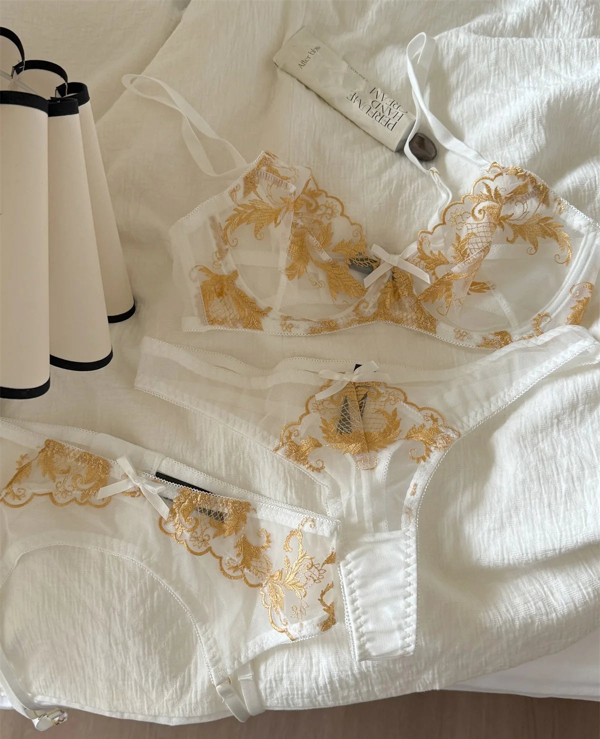 DeRossi ホワイトシアーレース・スカルプトリフトランジェリー 3セット