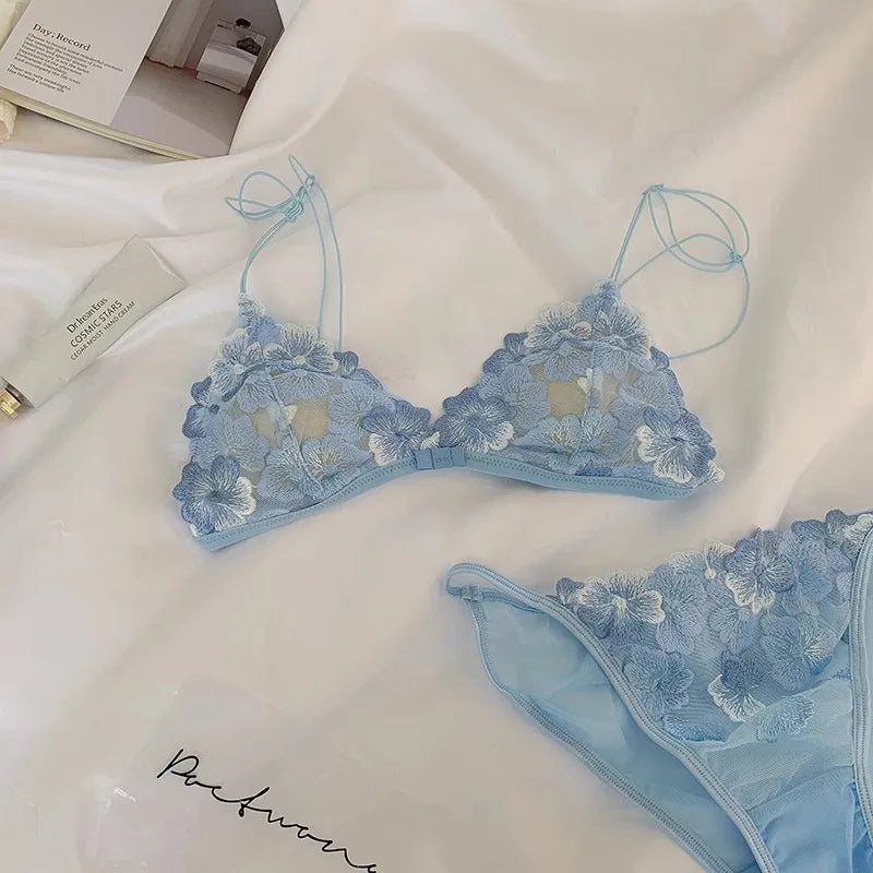 DEROSSI パウダーブルー フローラルエンブロイダリー シアー ブラショーツSET