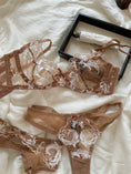Gallery viewerに画像を読み込む, ブラウンホワイトレース刺繍ブラガーターショーツ３セット
